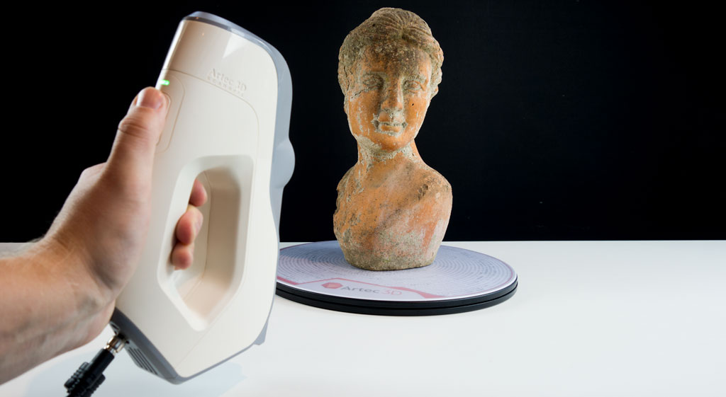 artec-eva-review-scanning-small