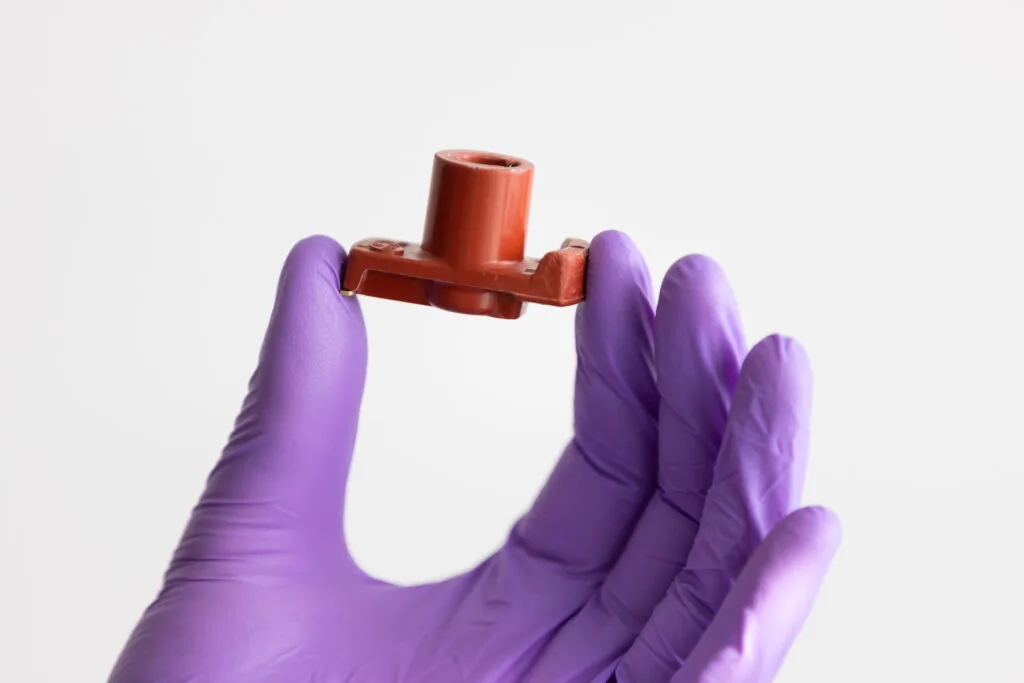 Small metal part positioned on the Artec Micro II turntable