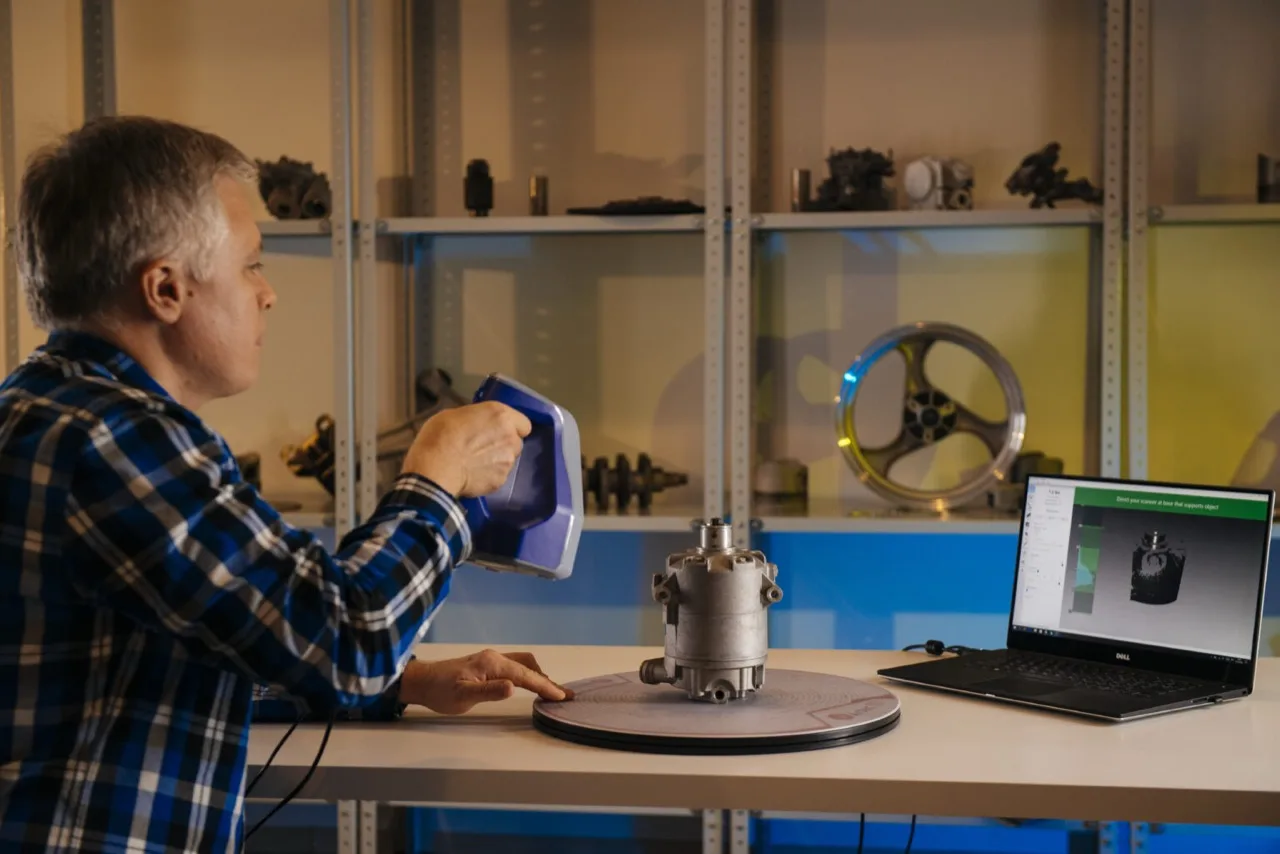 Handheld 3D scanning of an automotive compressor housing on a turntable