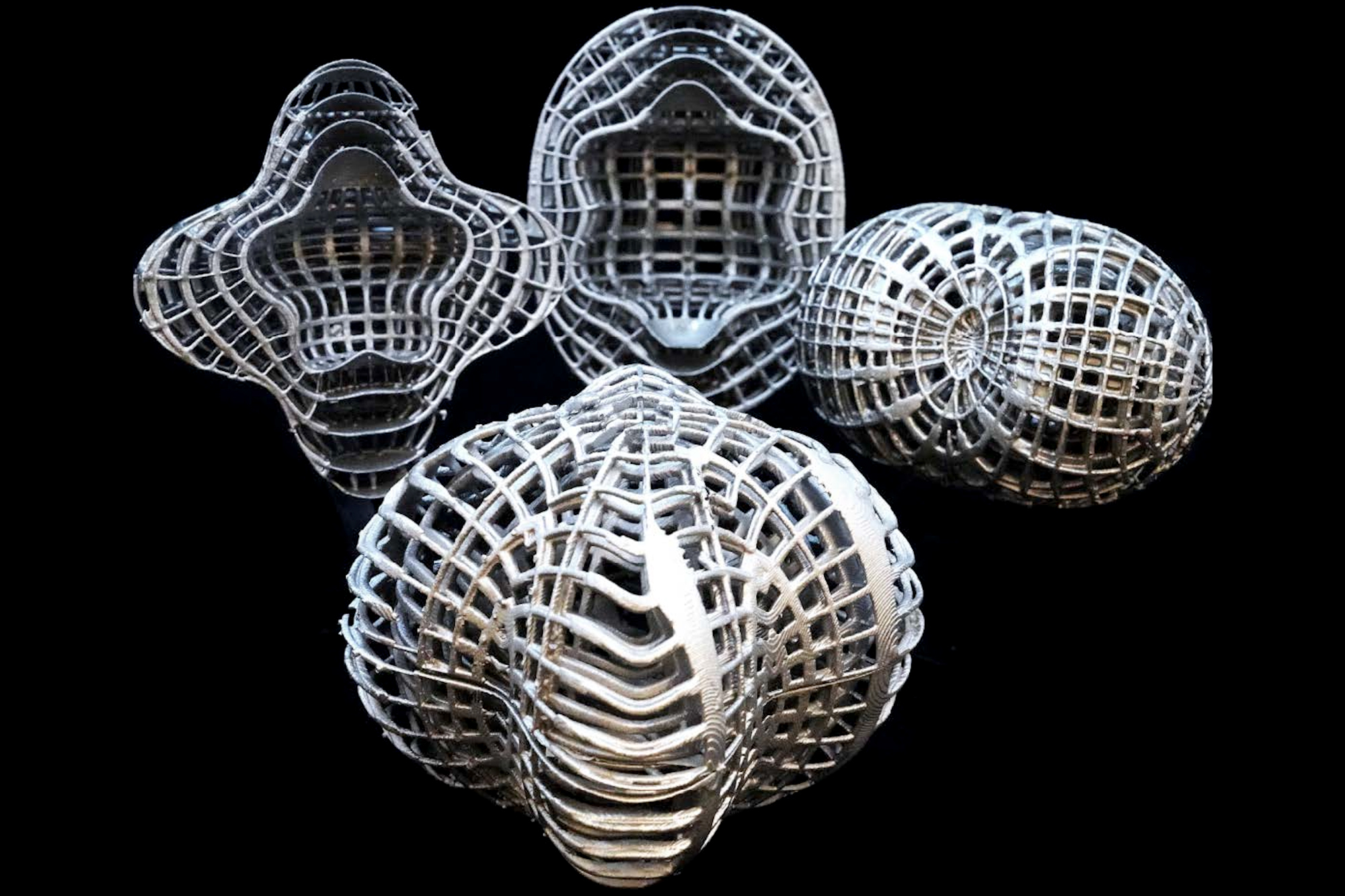Objects become invisible to infrared cameras with a 3D-printed thermal cloak