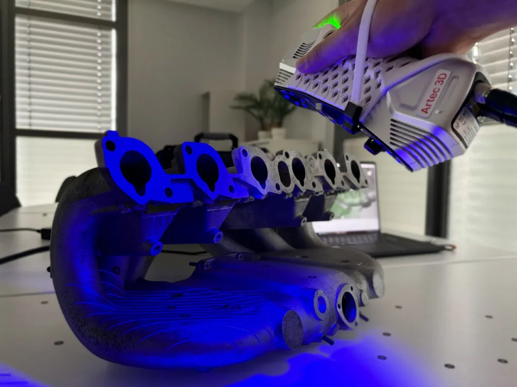 Artec Point capturing an intake manifold in blue laser mode